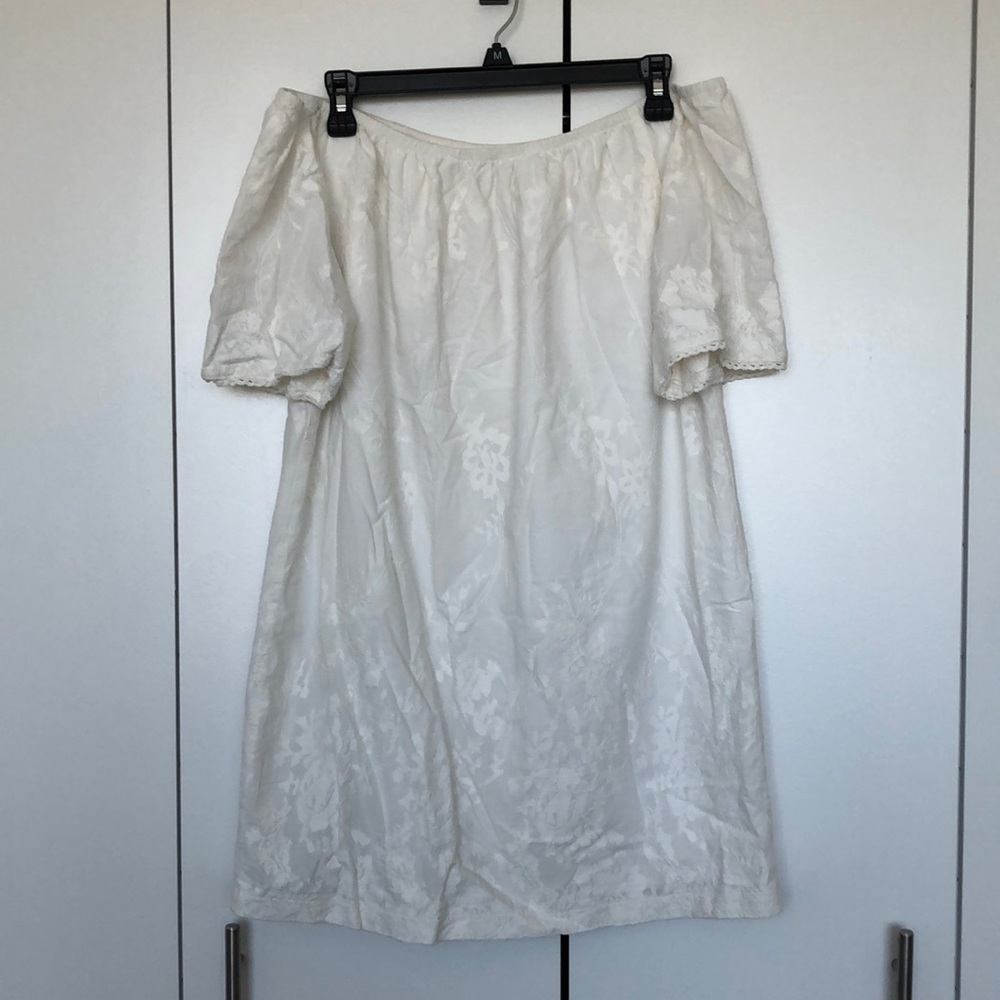 White off shoulder dress